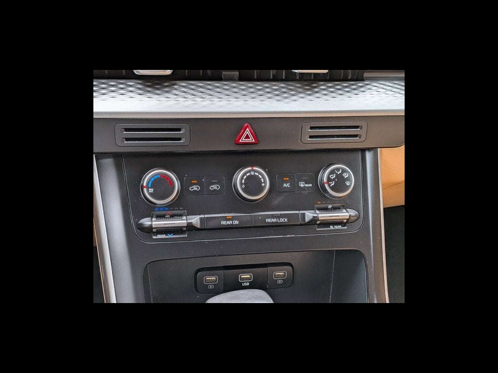 2024 Kia Carnival LX